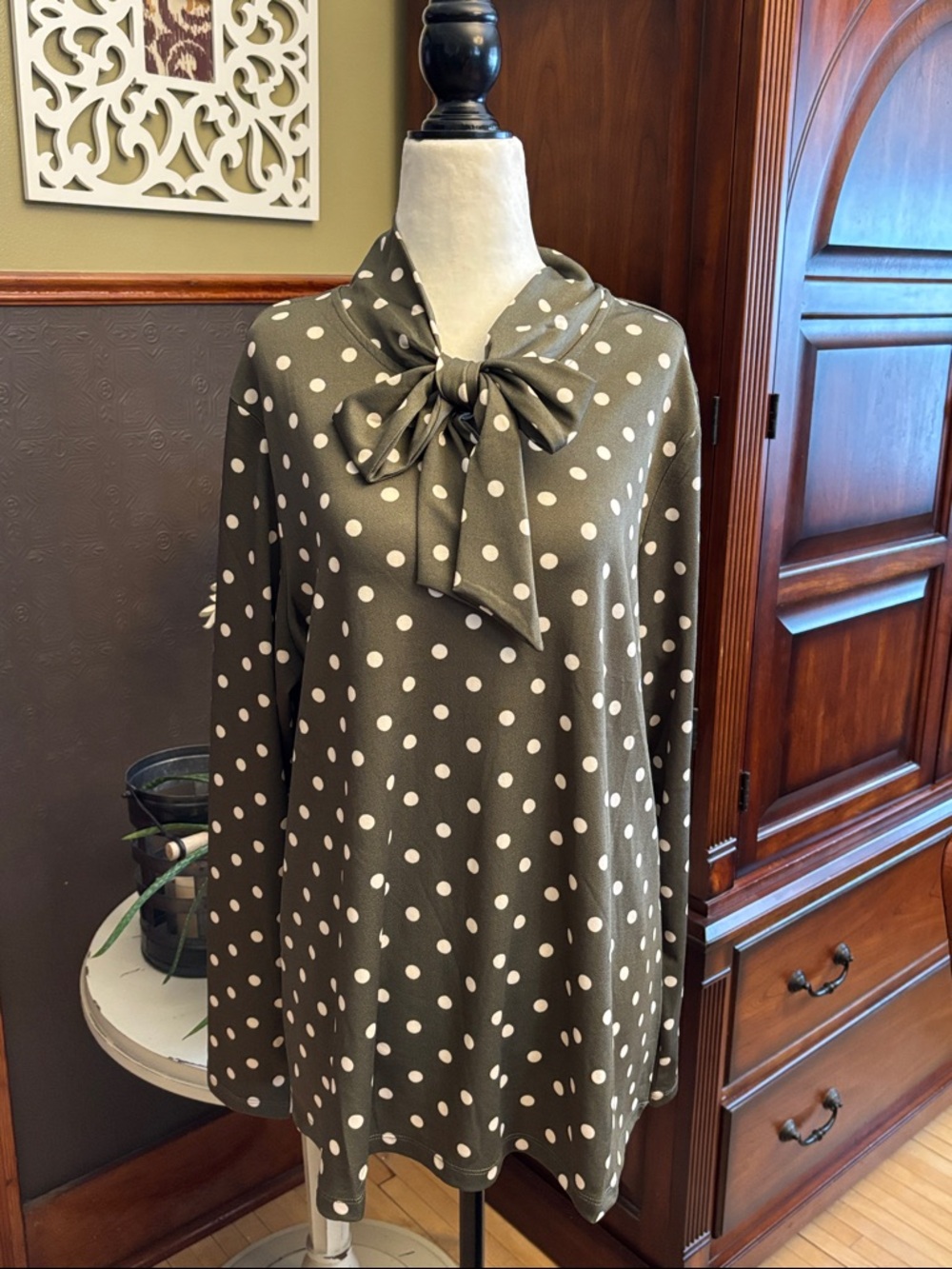 🆕 Jules & Leopold Olive Green Polka Dot Bow Neck Long Sleeve Top, NWT, Size 1X